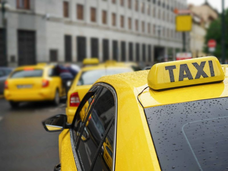 taxi-sign-yellow-car-roof-closeup (1)